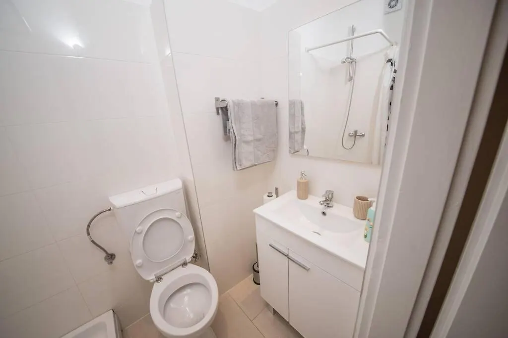 Aurora Apartment Zara
