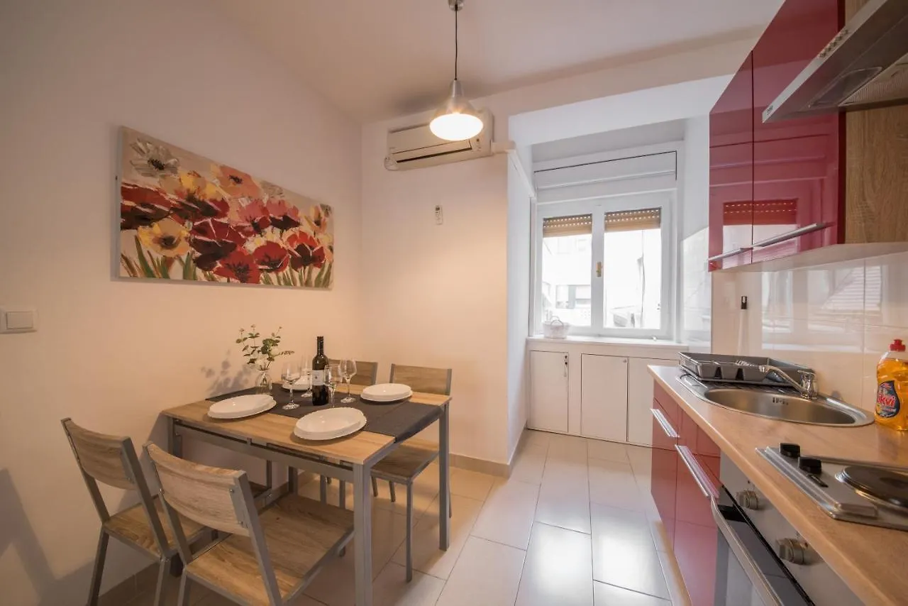 Aurora Apartment Zara